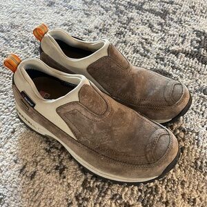 Merrell Dark Taupe waterproof Slip -On Women's Shoes,warm and durable.Size 8 EUC